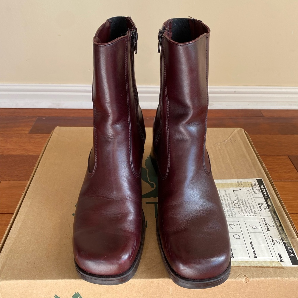 BNIB Women’s Leather Boots Made in Canada